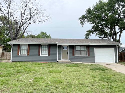 1427 Bradshaw Dr, Salina, KS, 67401 | Card Image