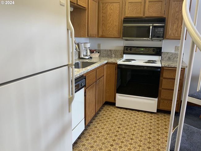 Kitchen | Image 12