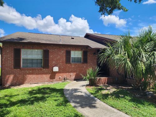 9502 Fieldview Cir, THONOTOSASSA, FL, 33592-3513 | Card Image