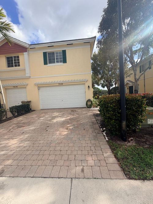 7644-7644 Foxcroft Ln, Davie, FL, 33328-3813 | Card Image