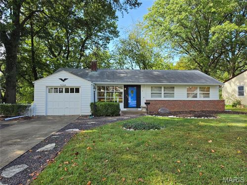 8 Buckeye Dr, Ferguson, MO, 63135-1515 | Card Image