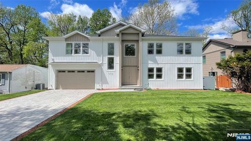 405 Valley Rd, River Edge, NJ, 07661-1104 | Card Image