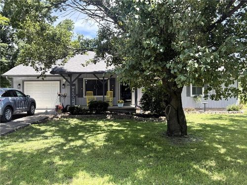 1302 Cumberland St, Burlington, KS, 66839-2255 | Card Image