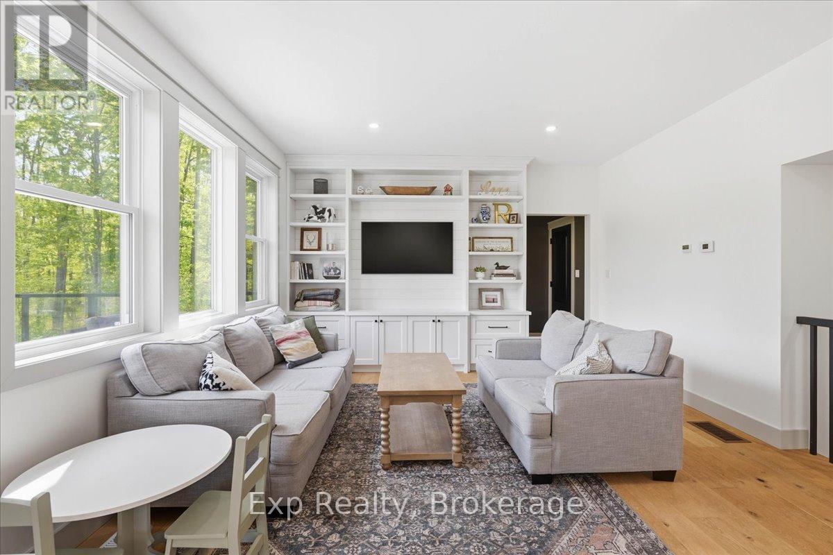Residential in Belleville (Thurlow Ward) 4