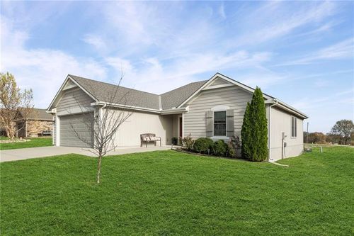 103 N Sivley St, Peculiar, MO, 64078-9111 | Card Image