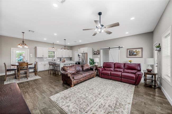 917 Farney Rd, House other with 3 bedrooms, 2 bathrooms and 2 parking in Lorena TX | Image 4
