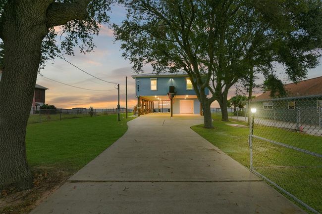 427 2 Nd St, House other with 3 bedrooms, 3 bathrooms and 1 parking in San Leon TX | Image 4