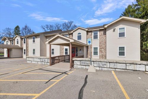 5080 Harbor Oak Dr, Waterford Twp, MI, 48329-1726 | Card Image