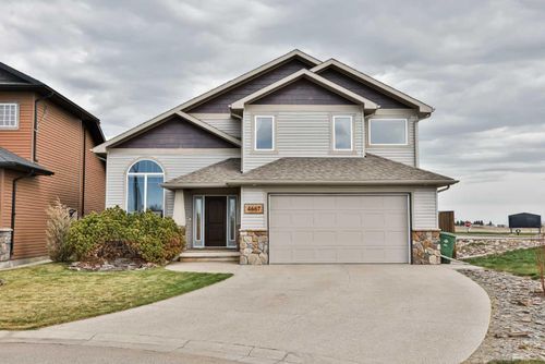 4667 63 Avenue, Home with 5 bedrooms, 3 bathrooms and 4 parking in Taber AB | Card Image