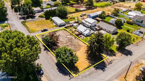 350 Wise Acre Rd, Yakima, WA, 98901-8327 | Card Image