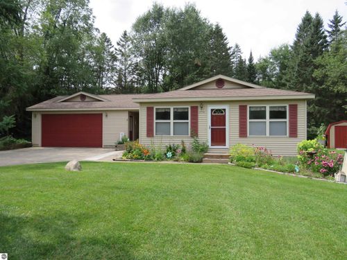 3774 Driftwood Dr, Cadillac, MI, 49601-9031 | Card Image