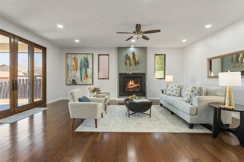 220 Grand Canyon Dr, White Rock, NM, 87547-3654 | Card Image