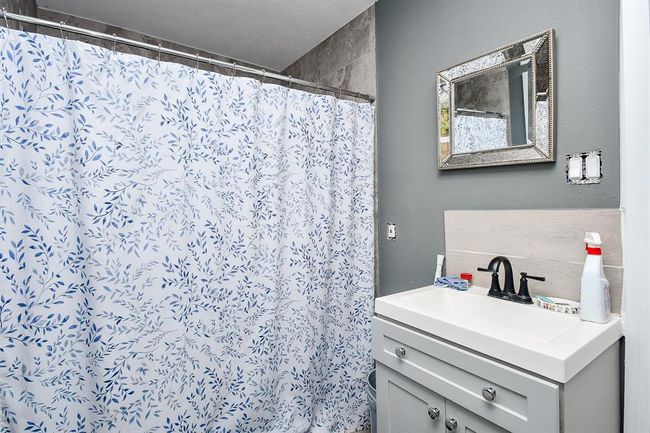 Guess suit - Bathroom | Image 32