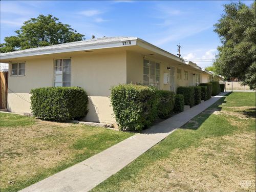 1210 Oregon St, Bakersfield, CA, 93305-4685 | Card Image