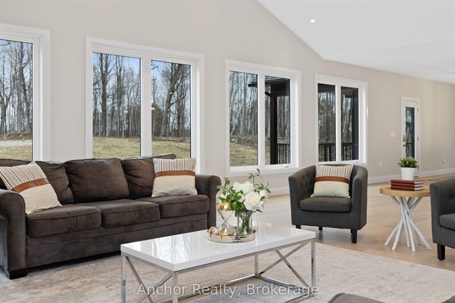 1250 Old Parry Sound Rd, House other with 3 bedrooms, 3 bathrooms and 25 parking in Utterson ON | Image 6
