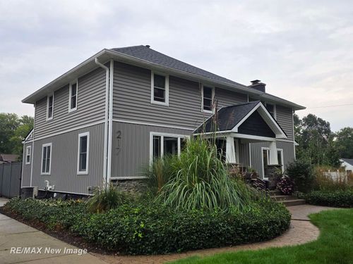 217 S Wood St, Chesaning, MI, 48616-1365 | Card Image
