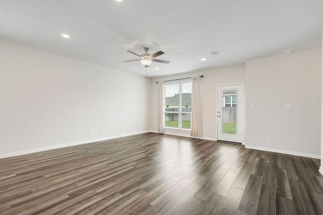 Light-filled shared spaces enhance flow and functionality. | Image 11