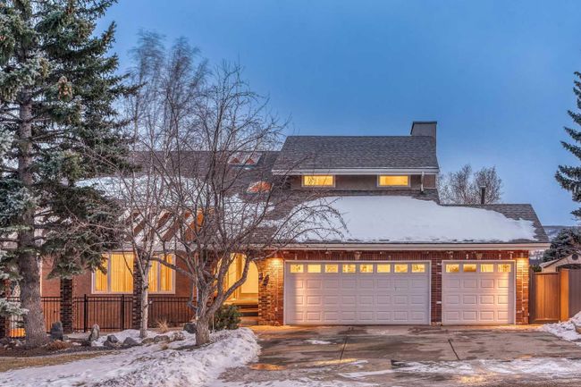 16 Silver Creek Place Nw, Home with 4 bedrooms, 3 bathrooms and 6 parking in Calgary AB | Image 1