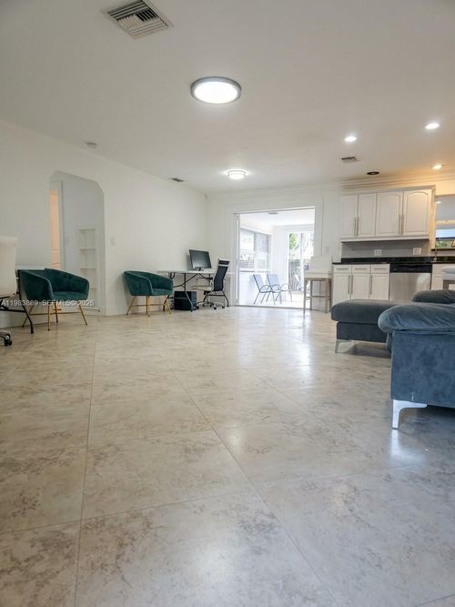 804 Ne 2nd St, Hallandale Beach, FL, 33009-3563 | Card Image