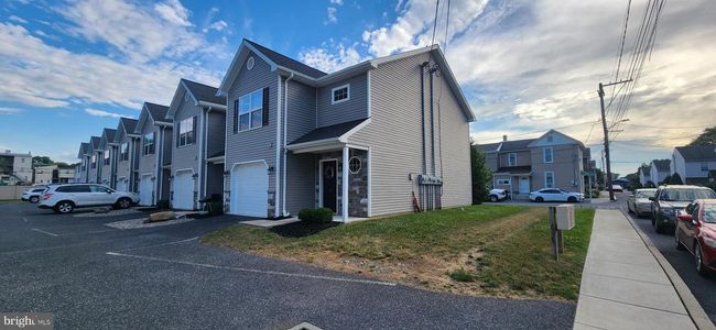 26 N Locust St, Townhouse with 3 bedrooms, 3 bathrooms and null parking in SHIREMANSTOWN PA | Image 6
