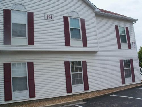 4066 Horseshoe Bend Pkwy, Lake Ozark, MO, 65049-5426 | Card Image