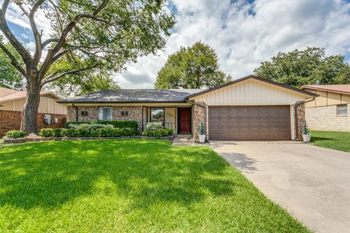 2921 Murphy Dr, Bedford, TX, 76021-3730 | Card Image
