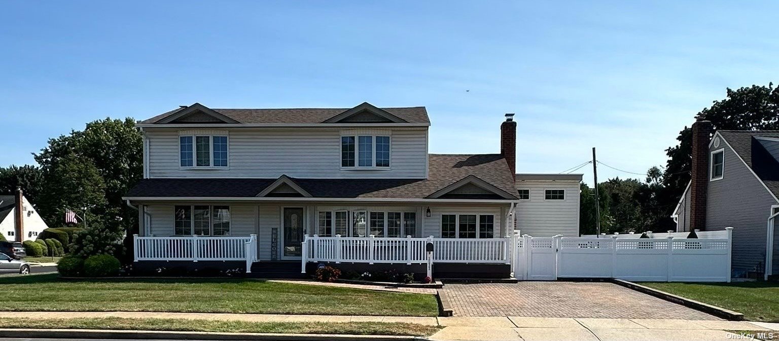 Waverly Ave, Seaford, NY 11783