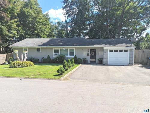 38 Pine St, Norwich, CT, 06360-5309 | Card Image