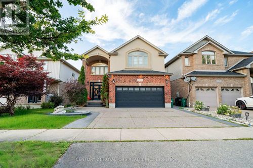 444 Thomas Slee Dr, Kitchener, ON, N2P2X6 | Card Image
