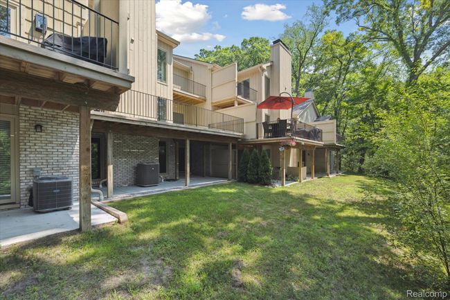 48-1105-Ivyglen-Cir-Bloomfield-Hills-MI-48304-WindowStill-60.jpg | Image 45