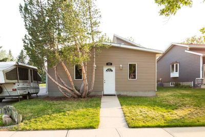 202 Jerry Potts Blvd W, House detached with 4 bedrooms, 2 bathrooms and 4 parking in Lethbridge AB | Image 2