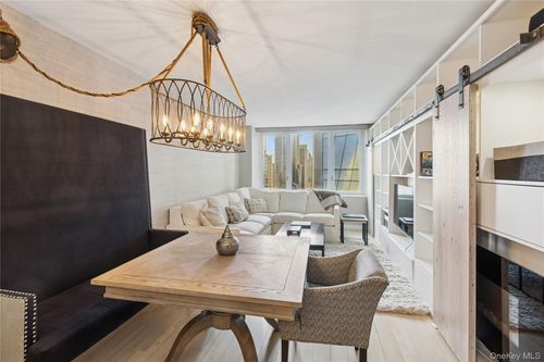 47k1-322 W 57th St, New York, NY, 10019-8800 | Card Image