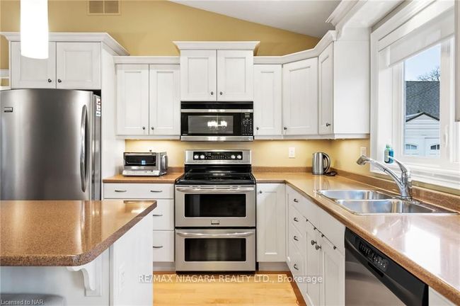 8 Woodbine Ave, House other with 3 bedrooms, 2 bathrooms and 2 parking in Saint Catharines ON | Image 9