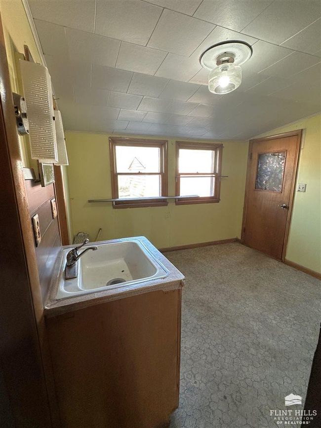 20 Pine St, House other with 3 bedrooms, 2 bathrooms and null parking in Miltonvale KS | Image 27