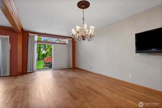 Room for good sized dining table | Image 8