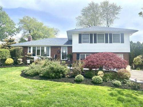 7 Byfield Place, Huntington, NY, 11747 | Card Image