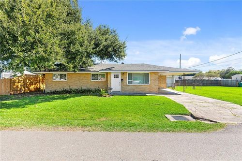 542 Marino Dr, Norco, LA, 70079-2332 | Card Image