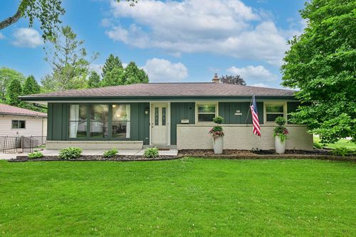 N93W17169 Grand Avenue, Menomonee Falls, WI, 53051 | Card Image