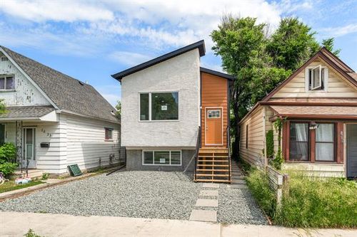 1631 Ross Ave W, Winnipeg, MB, R3E1E4 | Card Image