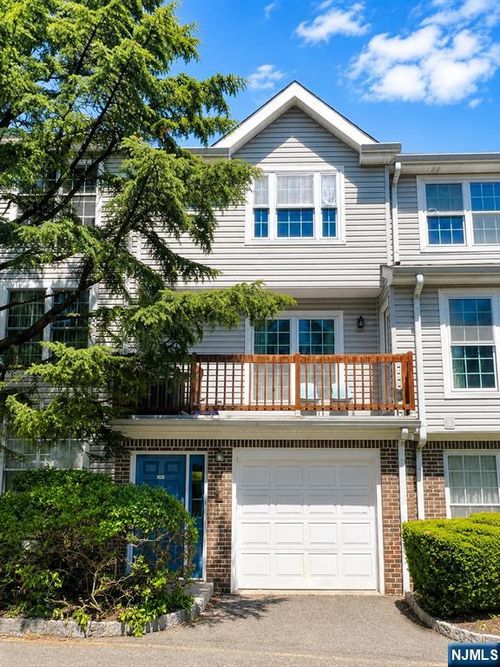 559 Ridge Ln, Fort Lee, NJ, 07024-2138 | Card Image