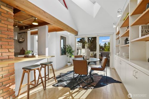 1811 4th Ave W, Seattle, WA, 98119-3020 | Card Image