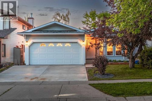 60 Strathcona Road Sw, Calgary, AB, T3H1X5 | Card Image