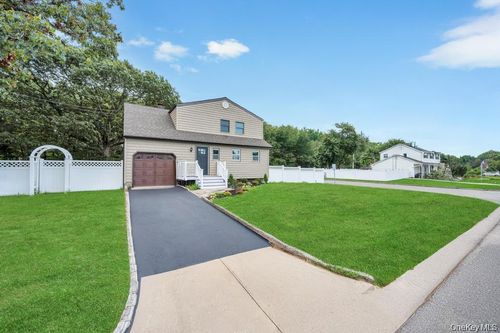 49 Bellwood Ave, South Setauket, NY, 11720-1141 | Card Image