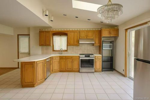 243 Cushing Ave, Williston Park, NY, 11596-1050 | Card Image