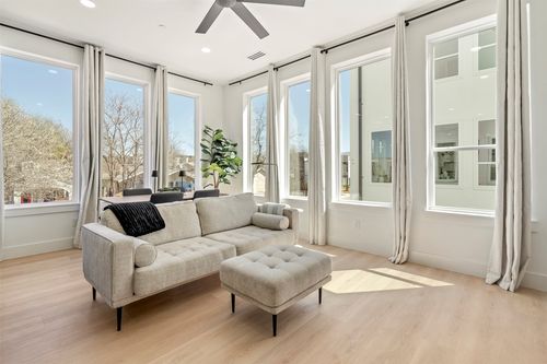 201-2019 California Dr, Dallas, TX, 75204-4612 | Card Image