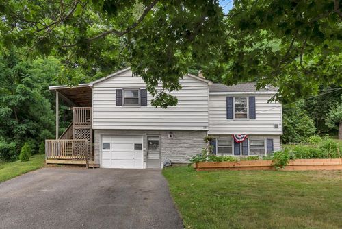 15 Peter Blvd, Lewiston, ME, 04240-2202 | Card Image