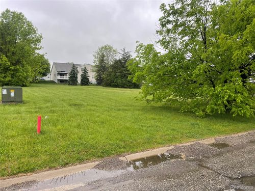 5160 Sandalwood Dr, Grand Blanc, MI, 48439-4263 | Card Image