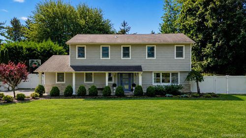 64 Cornflower Lane, Huntington, NY, 11731 | Card Image