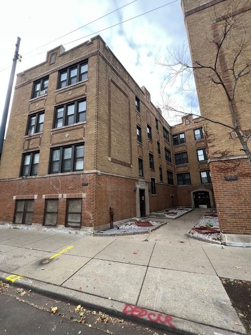 3-4216 N Clark St, Chicago, IL, 60613-1301 | Card Image