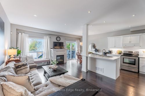 4003 Medland Dr, Burlington, ON, L7M4W7 | Card Image